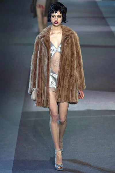 Look 18